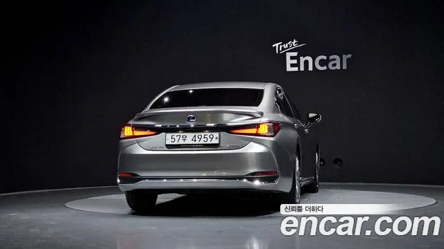 Lexus ES 2019 — фото 4