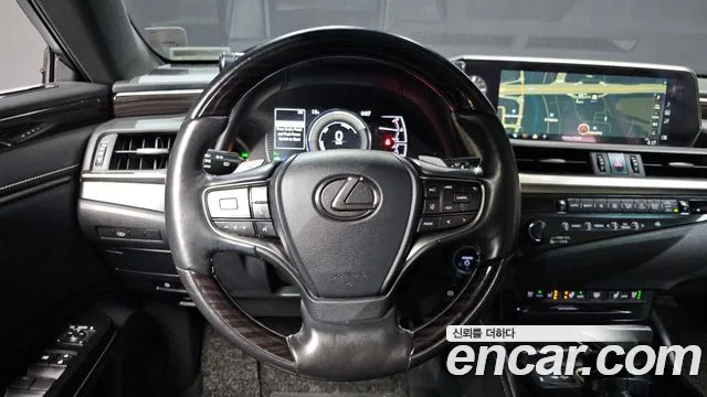 Lexus ES 2019 — фото 13