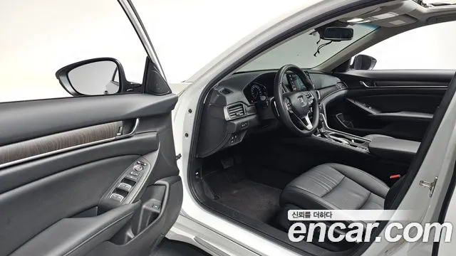 Honda Accord 2019 — фото 10