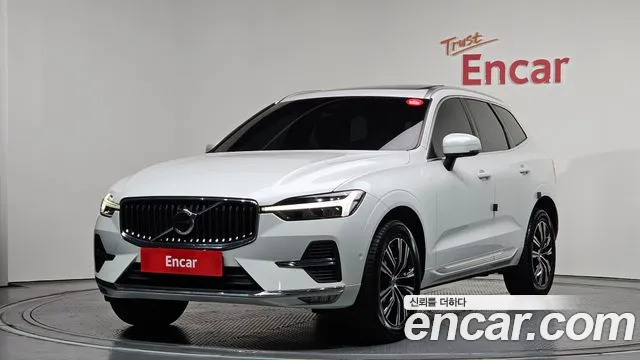 Volvo XC60 2022 — фото 1