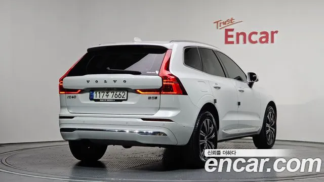 Volvo XC60 2022 — фото 2