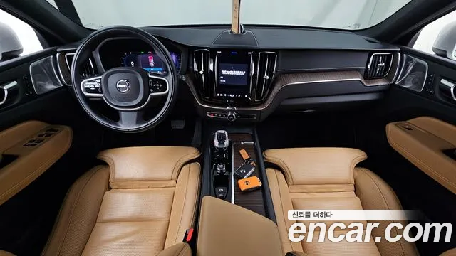 Volvo XC60 2022 — фото 7