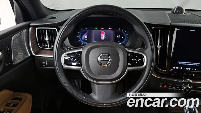 Volvo XC60 2022 — фото 13