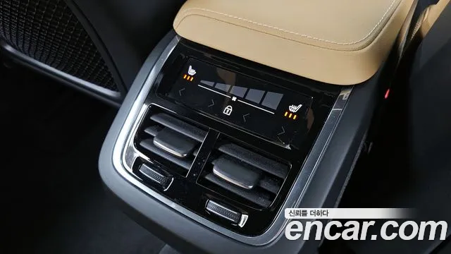 Volvo XC60 2022 — фото 19