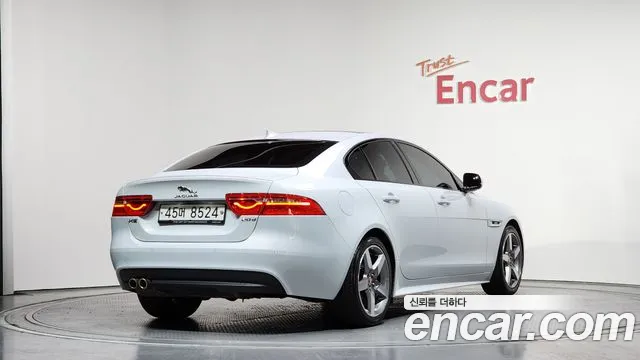 Jaguar XE 2016 — фото 2