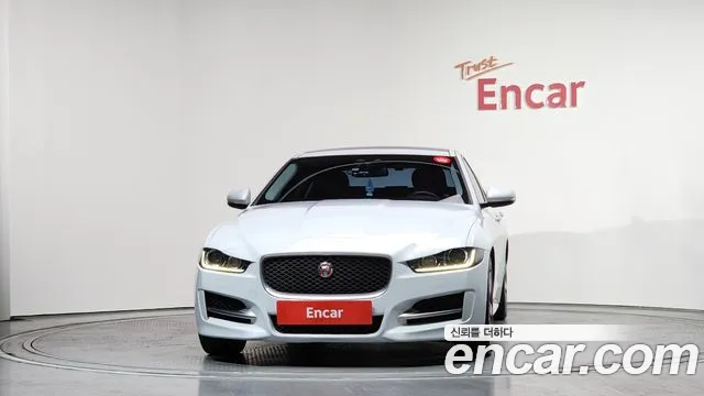 Jaguar XE 2016 — фото 3