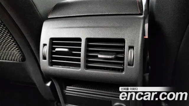 Jaguar XE 2016 — фото 19