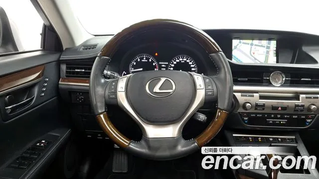 Lexus ES 2014 — фото 13