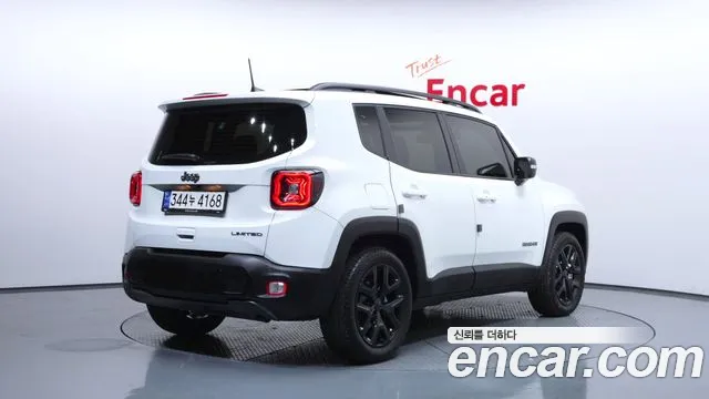 Jeep Renegade 2023 — фото 2