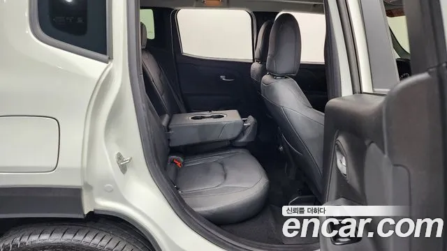 Jeep Renegade 2023 — фото 12