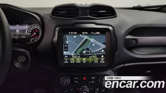 Jeep Renegade 2023 — фото 15