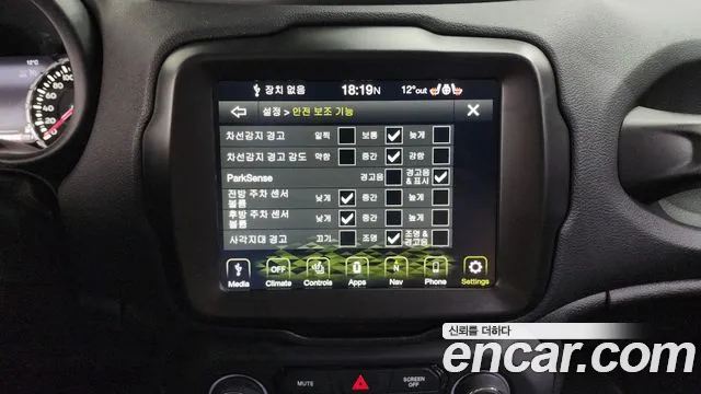 Jeep Renegade 2023 — фото 18