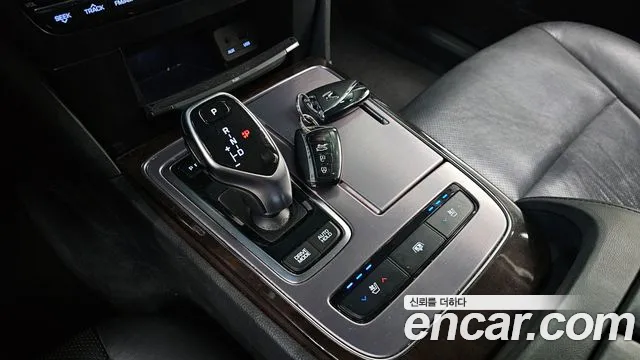 Hyundai Equus 2015 — фото 9
