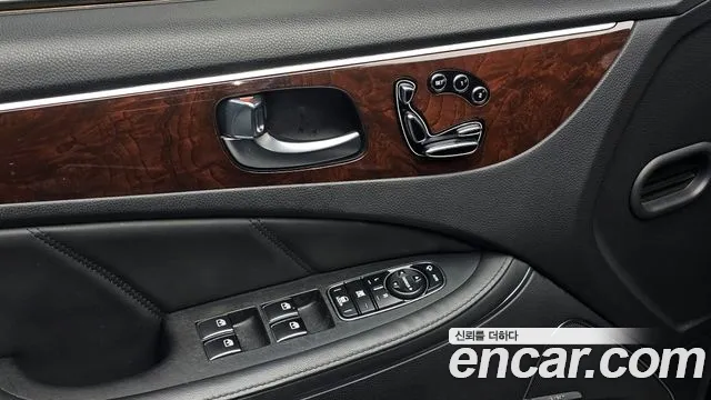 Hyundai Equus 2015 — фото 17