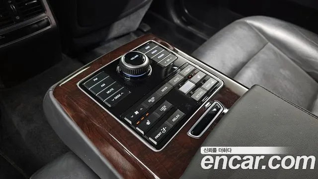 Hyundai Equus 2015 — фото 18