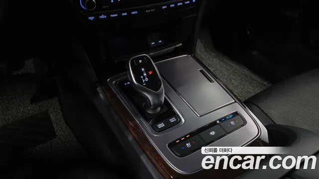 Hyundai Equus 2014 — фото 9