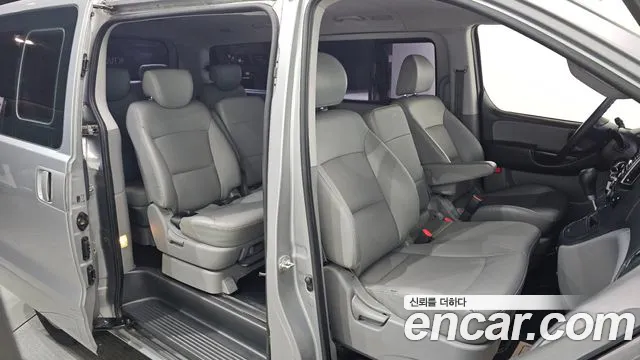 Hyundai Starex 2018 — фото 12