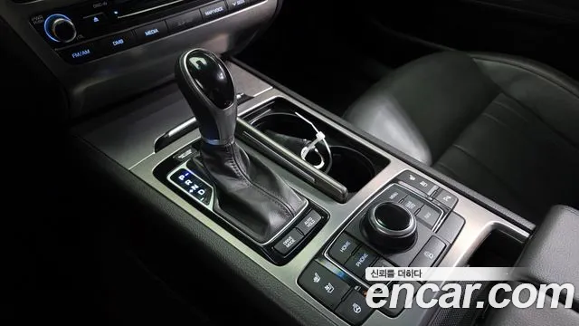Hyundai Genesis 2016 — фото 9