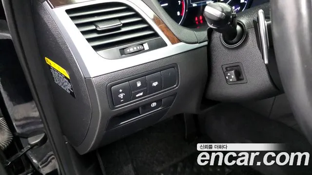 Hyundai Genesis 2016 — фото 18