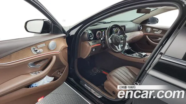 Mercedes-Benz E-Class 2020 — фото 10
