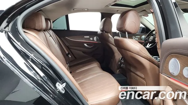 Mercedes-Benz E-Class 2020 — фото 12
