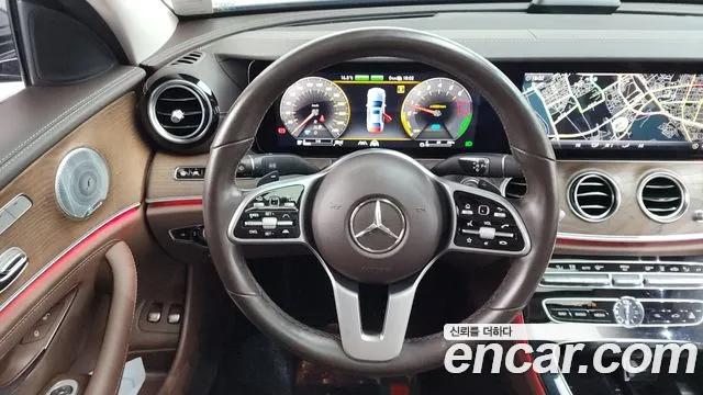 Mercedes-Benz E-Class 2020 — фото 13