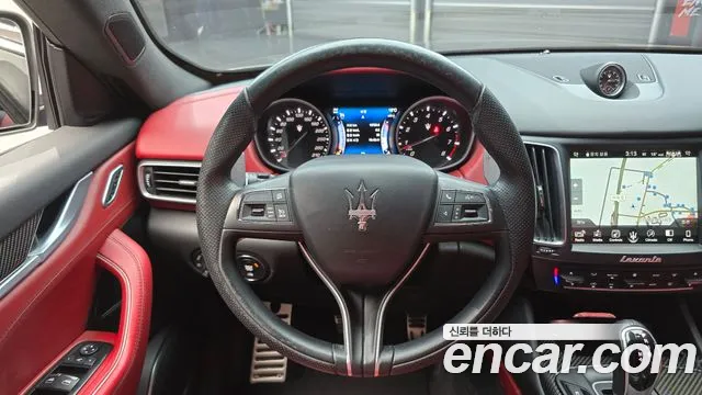 Maserati Levante 2017 — фото 14