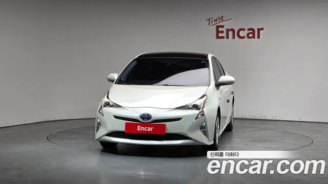 Toyota Prius 2017 — фото 3