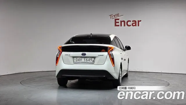 Toyota Prius 2017 — фото 4