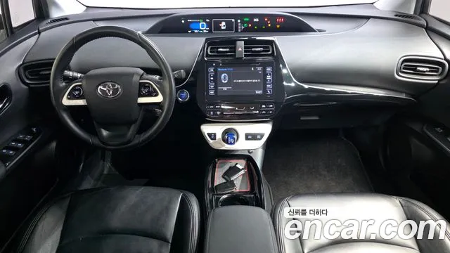 Toyota Prius 2017 — фото 7