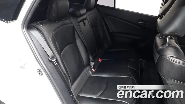 Toyota Prius 2017 — фото 12