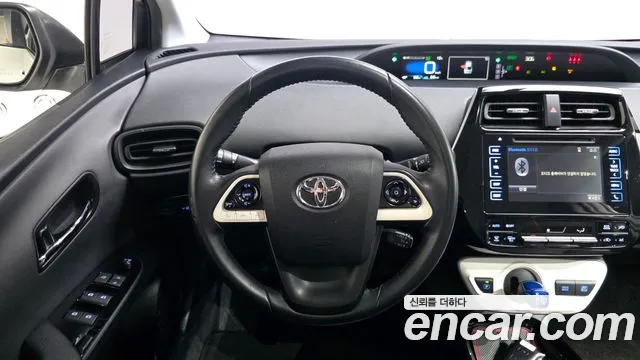 Toyota Prius 2017 — фото 13