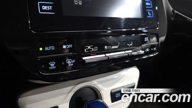 Toyota Prius 2017 — фото 16