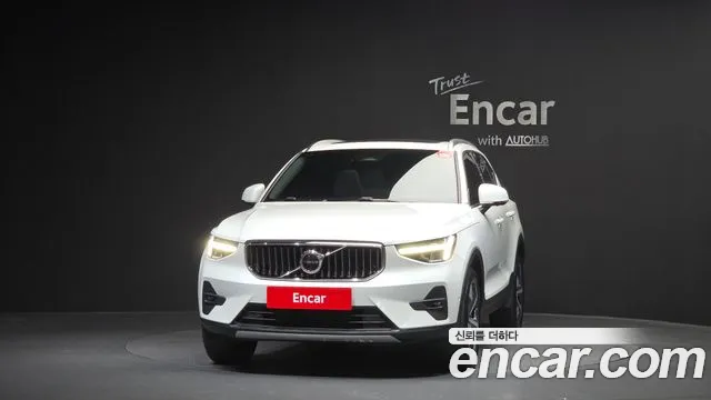 Volvo XC40 2023 — фото 3