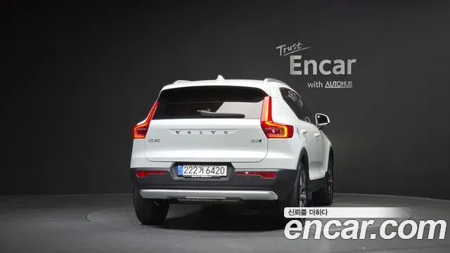 Volvo XC40 2023 — фото 4