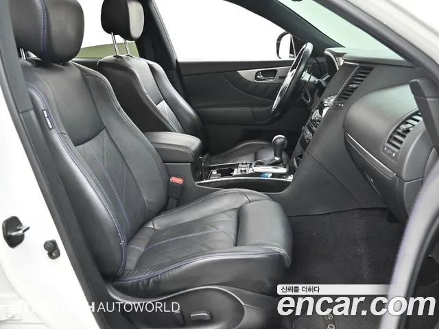 Infiniti QX70 2017 — фото 10