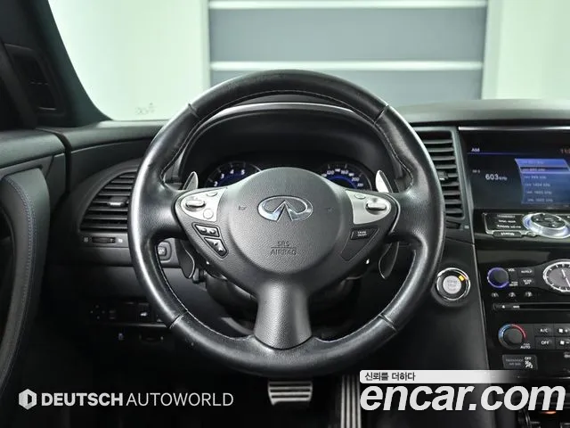 Infiniti QX70 2017 — фото 13