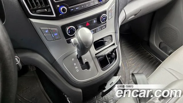 Hyundai Starex 2016 — фото 9