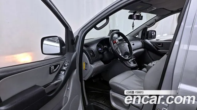 Hyundai Starex 2016 — фото 10