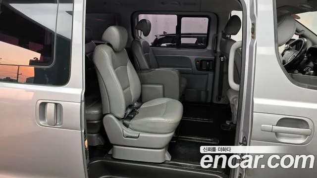 Hyundai Starex 2016 — фото 12