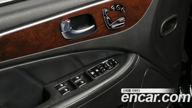 Hyundai Equus 2014 — фото 19