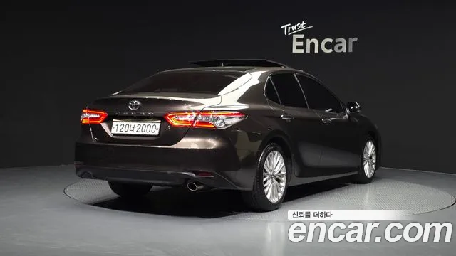 Toyota Camry 2019 — фото 2