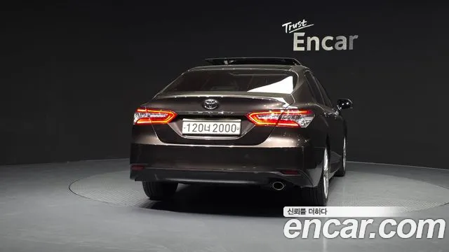 Toyota Camry 2019 — фото 4