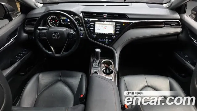 Toyota Camry 2019 — фото 7