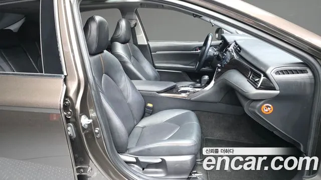 Toyota Camry 2019 — фото 11