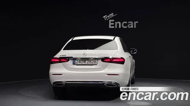 Mercedes-Benz E-Class 2022 — фото 4