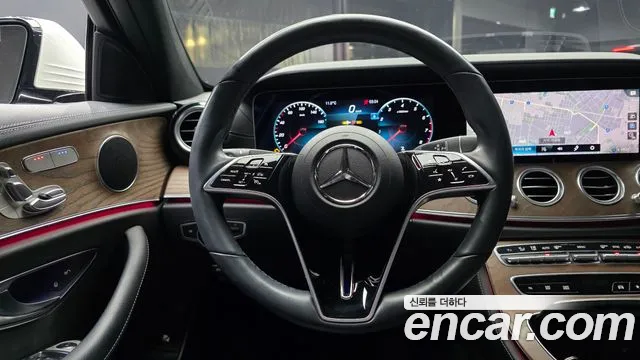 Mercedes-Benz E-Class 2022 — фото 13