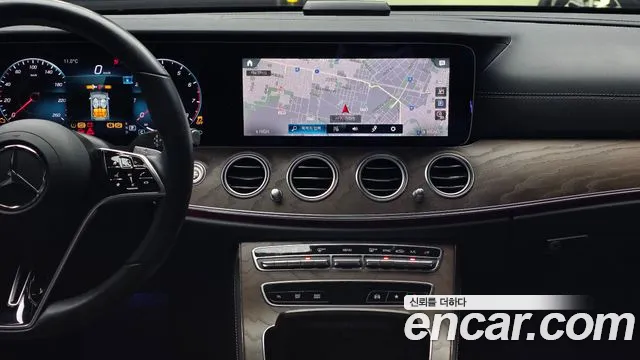 Mercedes-Benz E-Class 2022 — фото 15