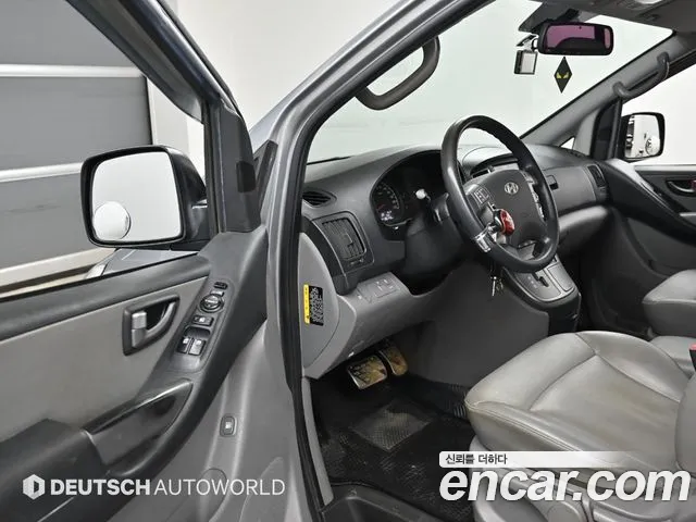 Hyundai Starex 2017 — фото 11
