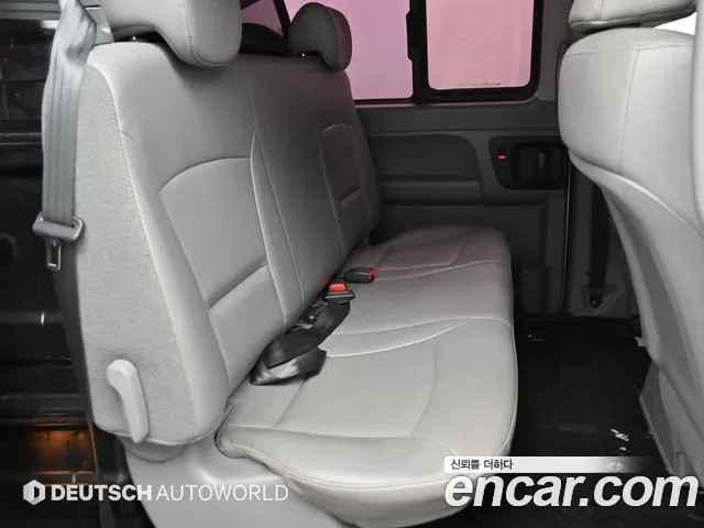 Hyundai Starex 2017 — фото 12